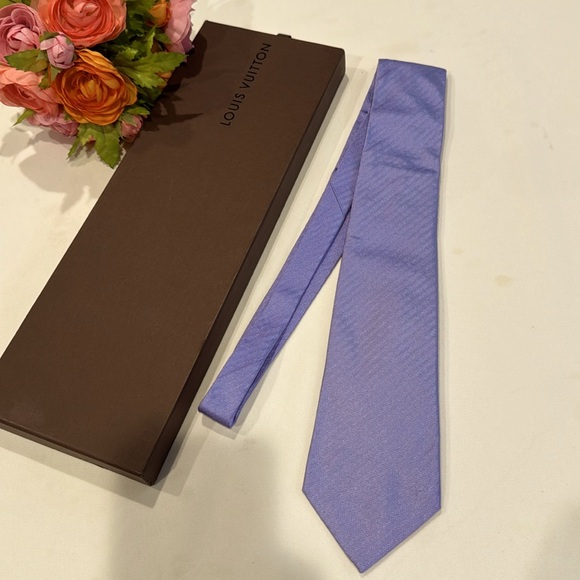 Authentic Louis Vuitton men’s silk necktie with box - Picture 2 of 11